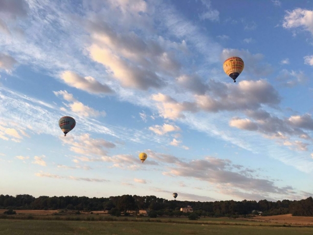  Balloons sharing airspace 